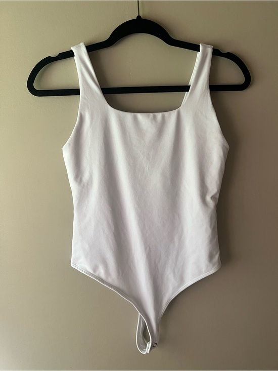 Good American Tops - Good American White Square Scoop Bodysuit